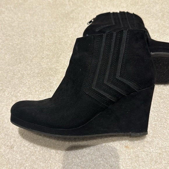 Women's Black Wedge Ankle Boots - Picture 1 of 3
